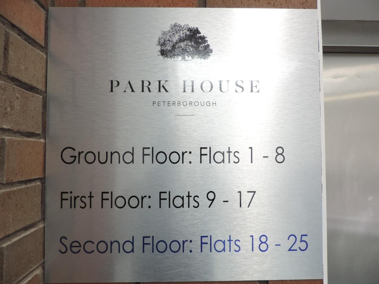 Park House - City Centre Apartment Peterborough Bagian luar foto