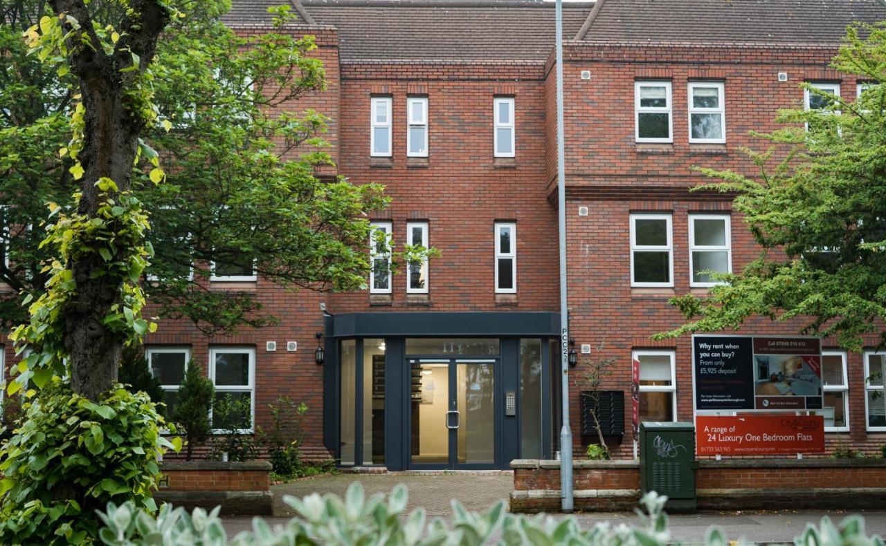 Park House - City Centre Apartment Peterborough Bagian luar foto